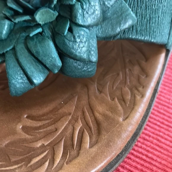 Born Green and Brown Floral Sandals size 8/39 - Picture 3 of 7